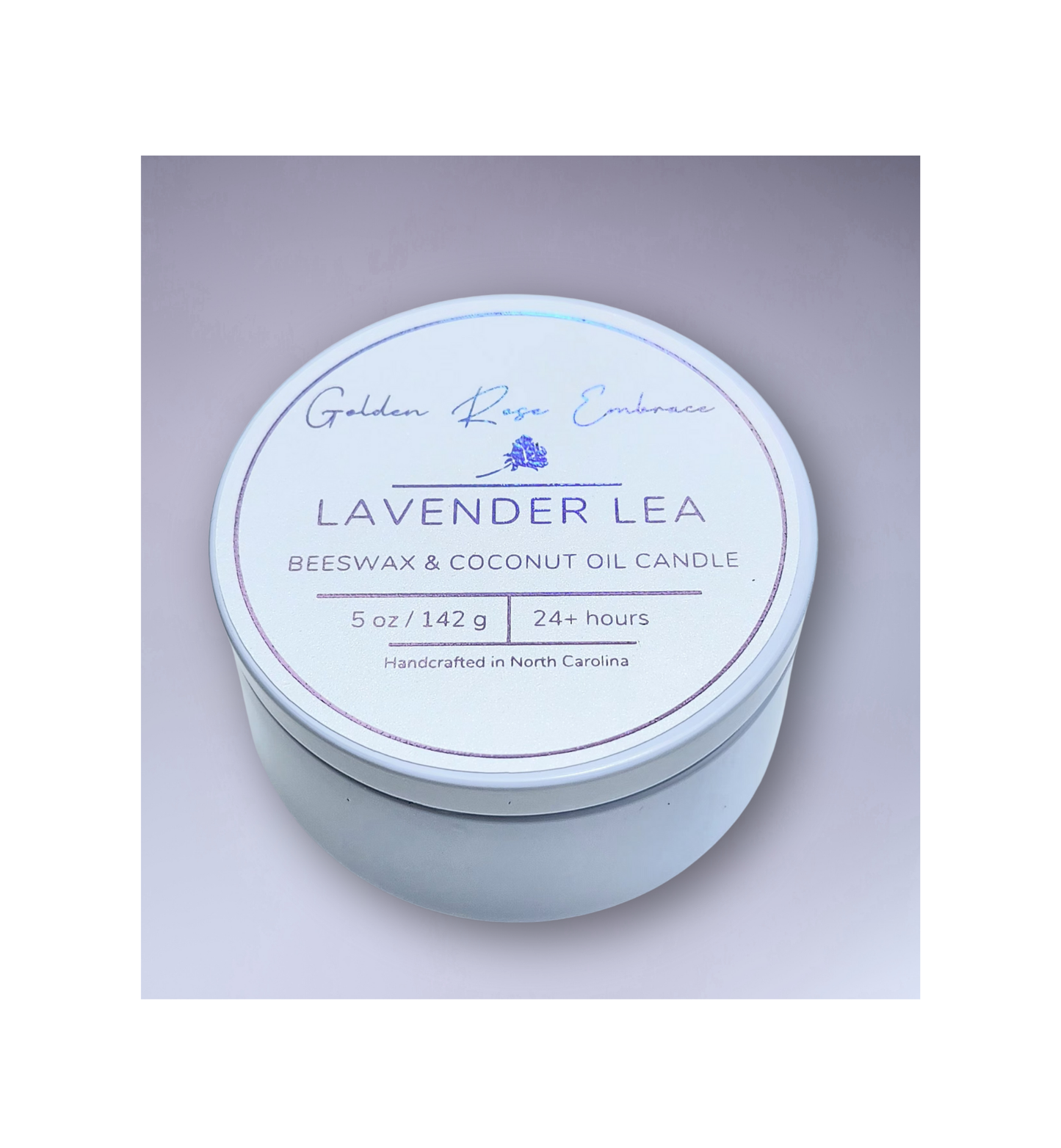 Lavender Lea 5oz Beeswax Candle. 
White Tin. Woodwick.
Notes of Lemon, Green, Herbal, Eucalyptus, Lavender, Geranium, Rose, Violet, Tonka Bean, Musk, Citrus, Bergamot, Camphor, and Powder.
Experience the calming and relaxing ambiance of this warm, soothing aroma of a lavender meadow with rows of lavender flowers drenched in the morning sunlight gently shifting in the breeze.
Custom beeswax candle blended with organic coconut oil and fragrances infused with clean nontoxic fragrance and essential oils. 