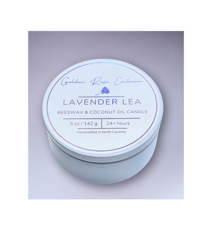 Lavender Lea 5oz Beeswax Candle. 
White Tin. Woodwick.
Notes of Lemon, Green, Herbal, Eucalyptus, Lavender, Geranium, Rose, Violet, Tonka Bean, Musk, Citrus, Bergamot, Camphor, and Powder.
Experience the calming and relaxing ambiance of this warm, soothing aroma of a lavender meadow with rows of lavender flowers drenched in the morning sunlight gently shifting in the breeze.
Custom beeswax candle blended with organic coconut oil and fragrances infused with clean nontoxic fragrance and essential oils. 