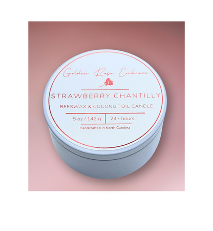 Strawberry Chantilly 5oz Beeswax Candle. White Tin. Wood wick. 
Notes of Green Leaves, Lemon, Strawberry, Cream, Sugar, Light Musk

Elevate your space with the mouth-watering aroma of sweet strawberries, creamy vanilla, and zesty lemon. This candle will transport you to the classic Wimbledon experience.

Custom beeswax candle blended with organic coconut oil and fragrances infused with clean nontoxic fragrance and natural essential oils. 