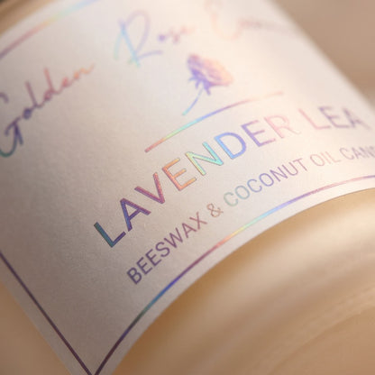 Lavender Lea 8oz Beeswax Candle.
Frosted glass, metallic silver lid, woodwick.
Notes of Lemon, Green, Herbal, Eucalyptus, Lavender, Geranium, Rose, Violet, Tonka Bean, Musk, Citrus, Bergamot, Camphor, and Powder.
A calming and relaxing, warm, soothing aroma of a lavender meadow with rows of lavender flowers drenched in the morning sunlight gently shifting in the breeze.
Custom beeswax candle blended with organic coconut oil and fragrances infused with clean nontoxic fragrance and essential oils. 
