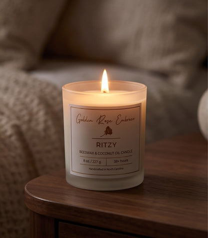 Ritzy 8oz Beeswax Candle. Frosted glass jar. Bronze Metallic Lid. Wood Wick.
Notes of fresh Bergamot, Orange Peel, Chamomile Petals, Marine, Camphor, Pineapple, Matcha, Rosewater, Lavender, Bamboo, Green Tea, Geranium, Dark Musk, Vetiver, Amber, Santal Woods, Cedar.
Frosted glass jar, bronze lid, wood wick.
Paraffin-free, Paraben-free, Phthalate-free, Carcinogen-free, Mutagen-free, Cruelty-free clean nontoxic beeswax candle.